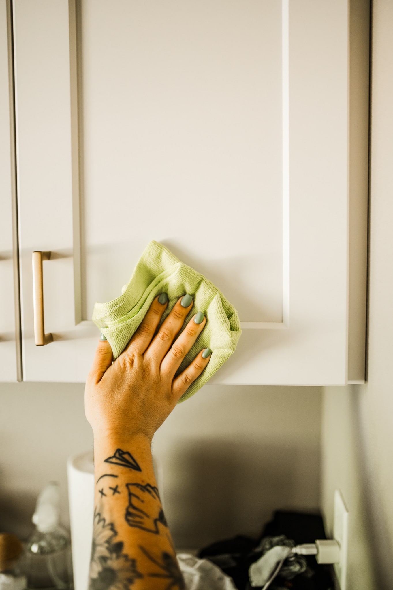 Cleaning cabinet fronts