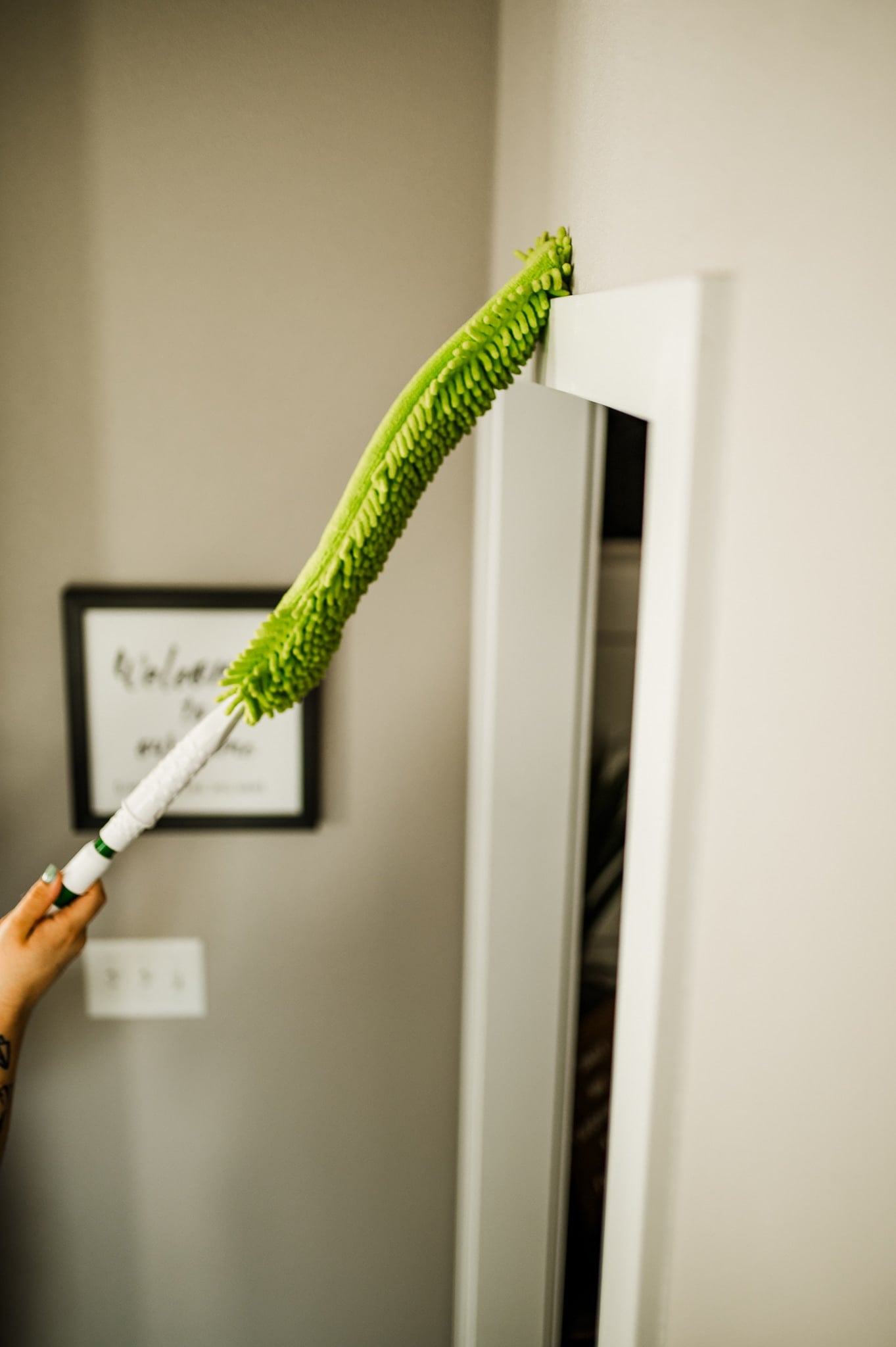 Dusting door frames
